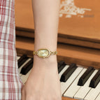 2021 New Arrivals Fashion Ladies Watchessmall Bracelet Watch Light luxury retro small gold watch Oval Cassic Quartz Watch