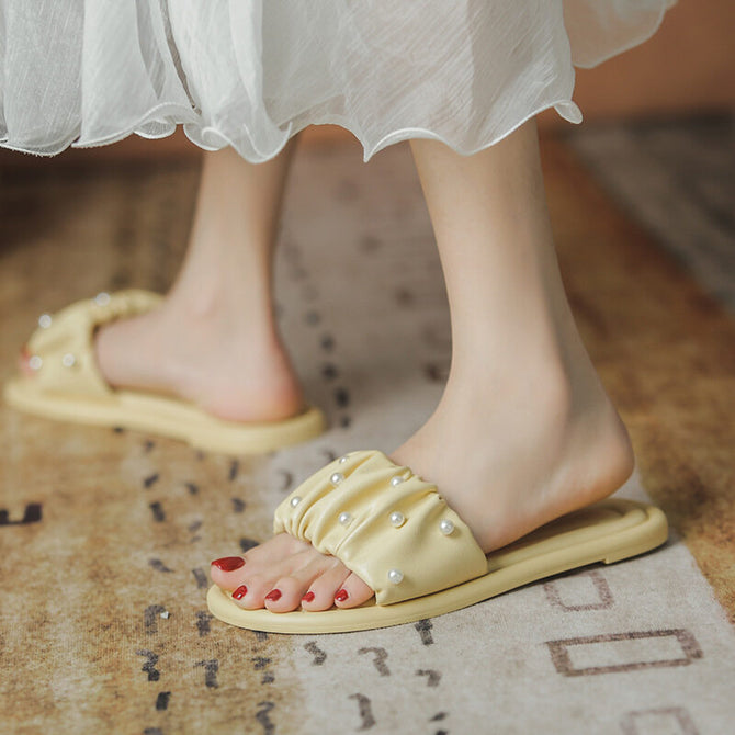 Slippers women's 2021 summer new pearl pleated flat bottom all-match outer wear soft bottom one word sandals and slippers 3313-2A