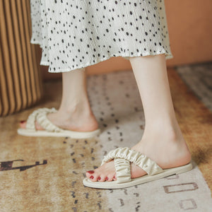 Slippers women's 2021 summer new pearl pleated cross flat bottom all-match outer wear soft bottom one word sandals and slippers AA3313-3A