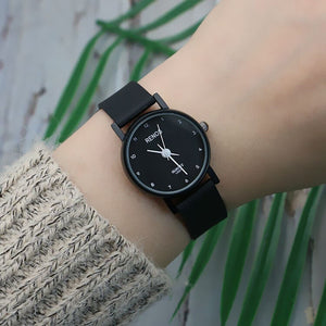 Digital Face Simple Men's and Women's Watch Fashion Women's Silicone Strap Watch Student Quartz Watch