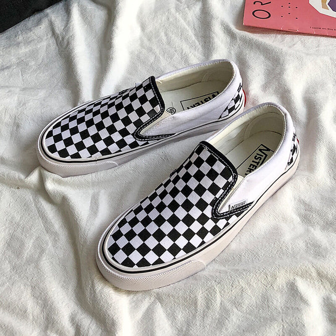 Black and white plaid shoes one pedal canvas shoes men and women couple skateboard shoes new 64