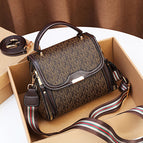 Niche messenger bag 2022 new small square bag retro large capacity women's bag fashion all-match commuter shoulder bag 3781