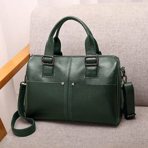 2021 new European and American style flip leather portable messenger pillow Boston large capacity female bag 230