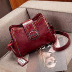 2021 summer new female bag retro European and American style one shoulder messenger crescent female bag 263