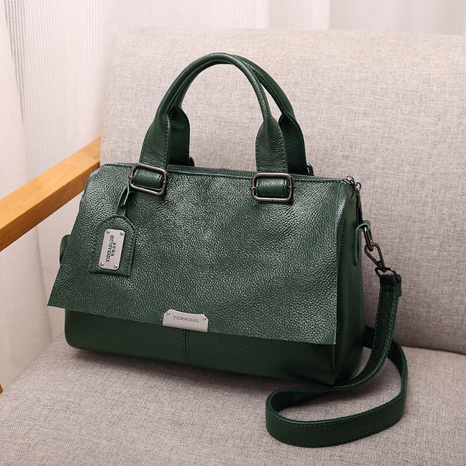 2021 new European and American style flip leather portable messenger pillow Boston large capacity female bag 230