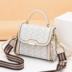 Niche messenger bag 2022 new small square bag retro large capacity women's bag fashion all-match commuter shoulder bag 3781