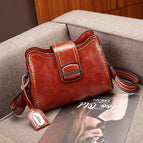 2021 summer new female bag retro European and American style one shoulder messenger crescent female bag 263