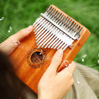 17 Keys Mahogany Wood Kalimba Percussion Musical Instrument Thumb Finger Piano African Sanza Mbira with Tuning Hammer Sticker