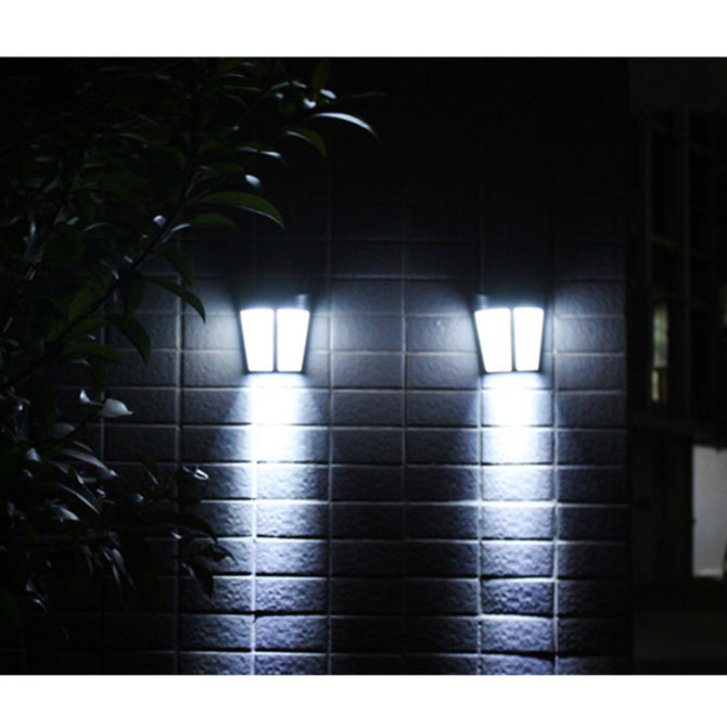 European-Style Retro Outdoor Solar Waterproof LED Courtyard Villa Landscape Lighting (Warm Yellow Light)