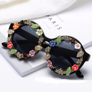 Fashion Women\'s Sunglasses Retro Round Crystal Flower Oversize Handmade Sun Glasses T-Show Beach Vocation For Women Black