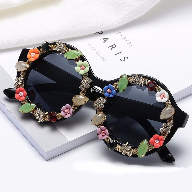 Fashion Women\'s Sunglasses Retro Round Crystal Flower Oversize Handmade Sun Glasses T-Show Beach Vocation For Women Black